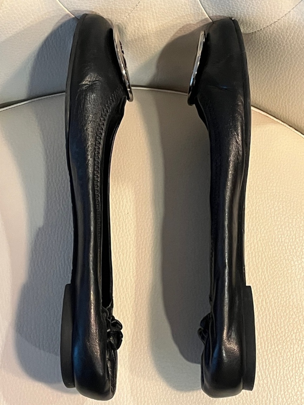 Tory Burch Black Leather Logo Round-Toe Ballet Flats MINT Size 8.5 - Picture 9 of 11